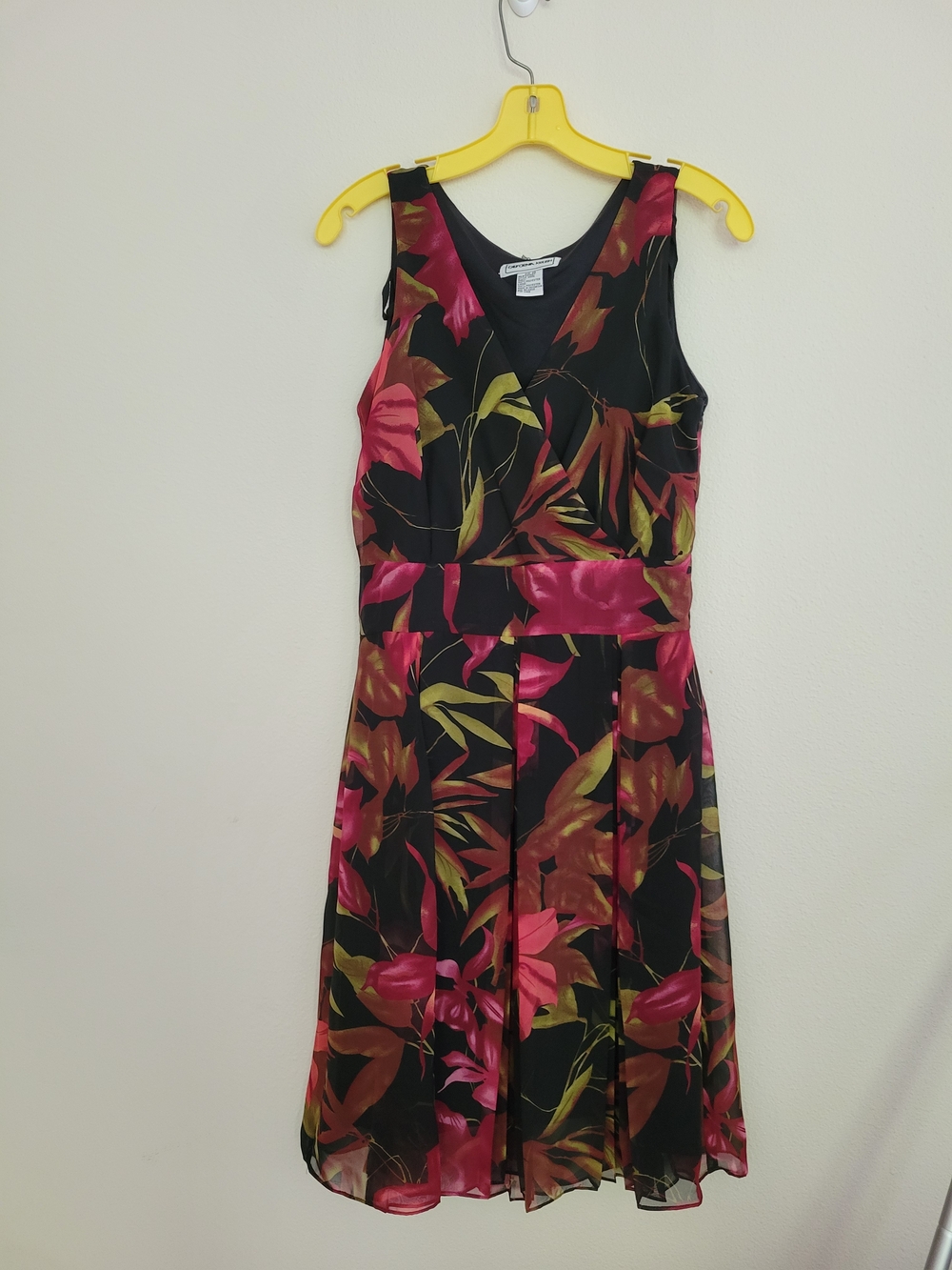 Sleeveless Floral Midi Dress in Black and Pink